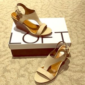 Beige snake t-strap wedge size 6